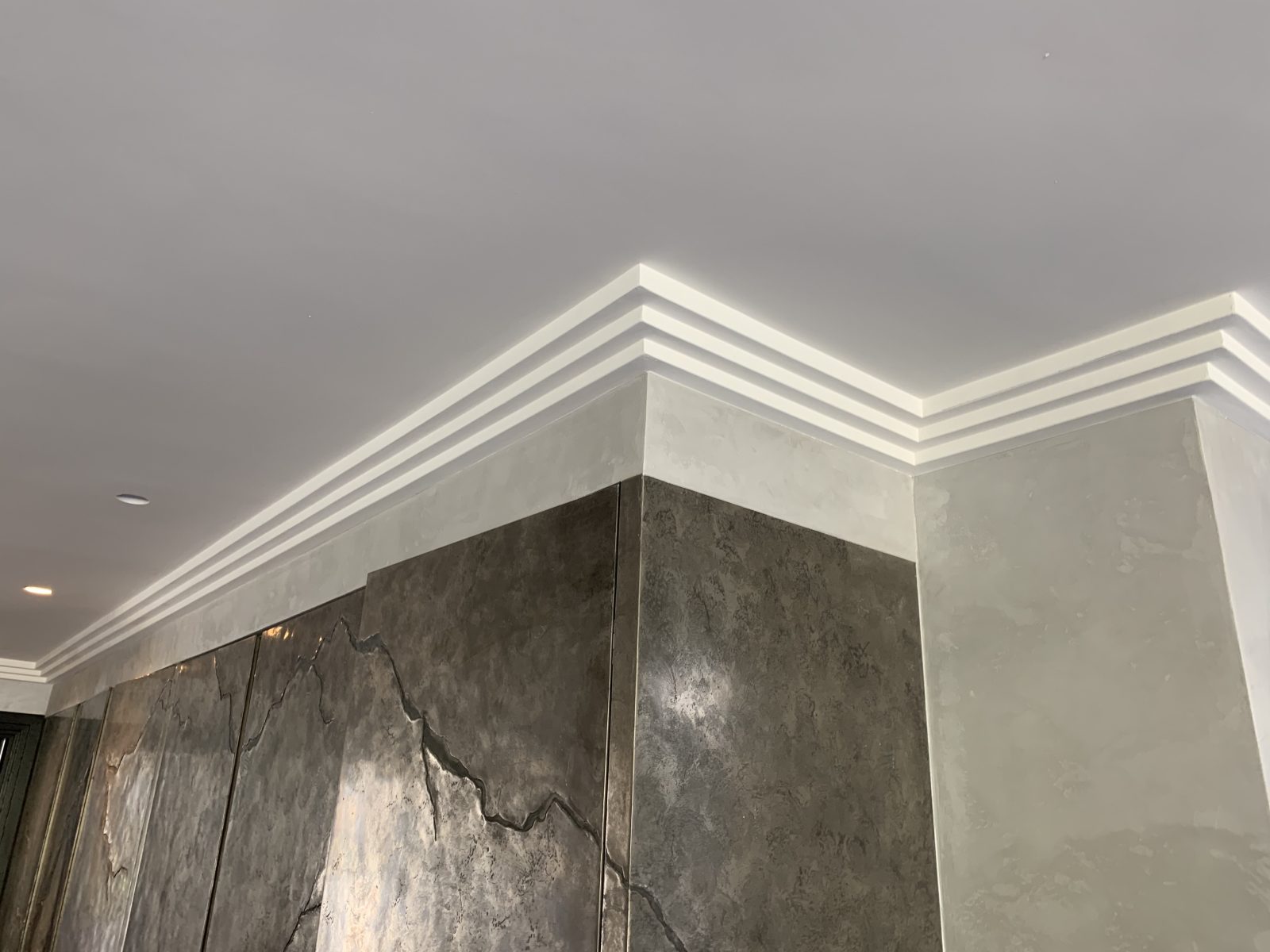 art-deco-stepped-plaster-cornice-110x75mm-2