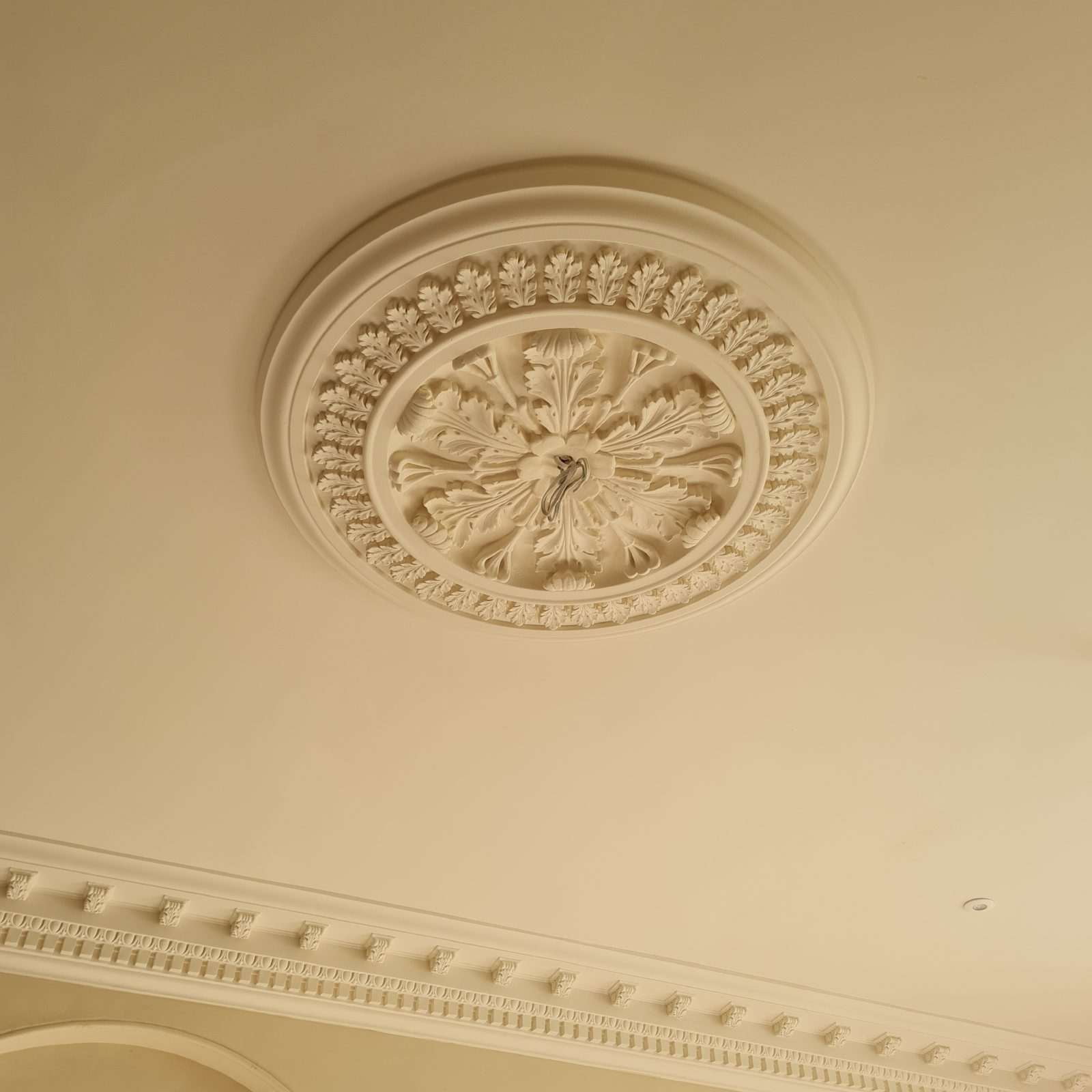 victorian-decorative-plaster-ceiling-rose-1090mm-2